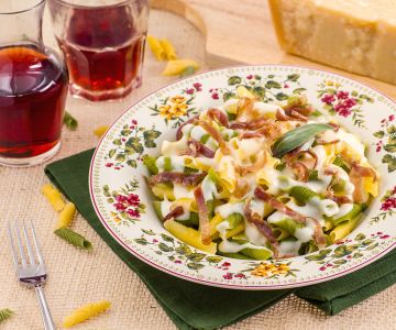 Maccheroncini au peigne avec culatello et crème au parmesan