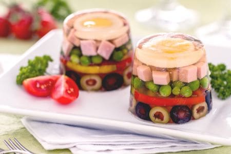 Aspic multicolore avec gelée à la bière