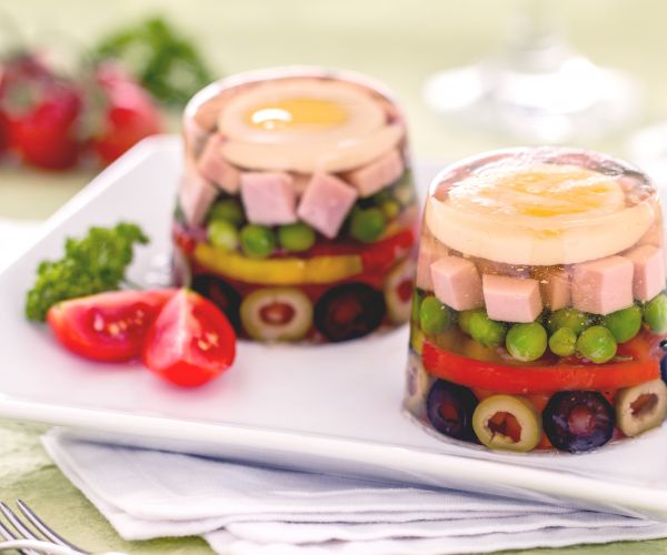 Aspic multicolore avec gelée à la bière