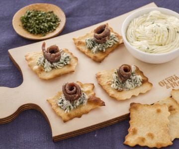 Feuilletés au beurre aromatisé et anchois