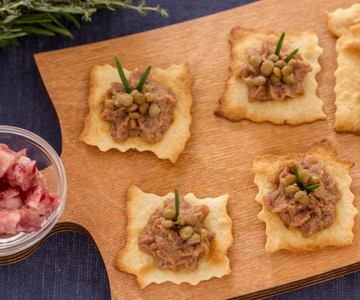 Feuilletés à la crème de lentilles et cotechino