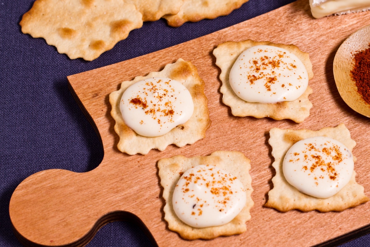 Feuilletés à la crème obatzda et paprika
