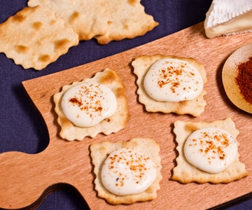 Feuilletés à la crème obatzda et paprika