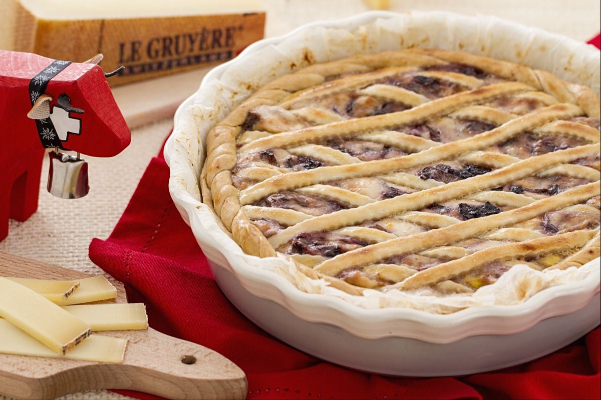 Tarte salée avec crème de Gruyère et radicchio