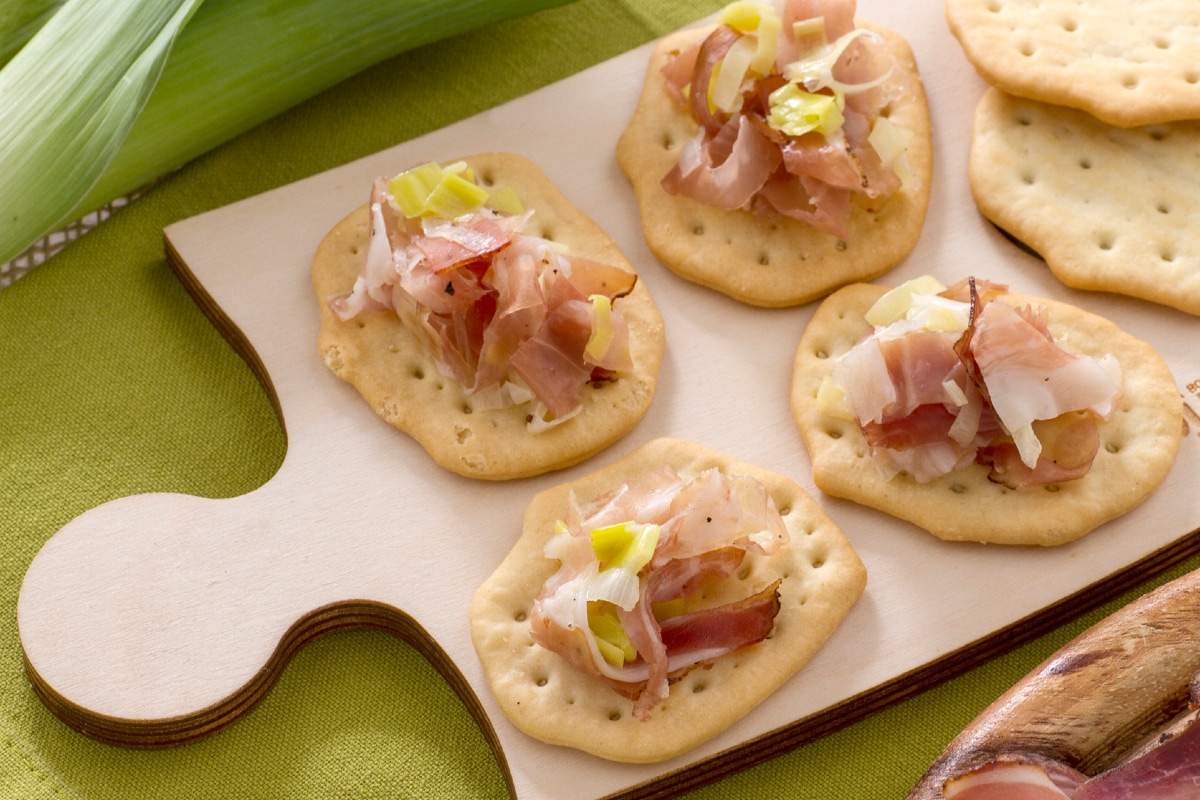 Spianatine avec julienne de poireau et speck