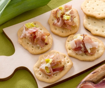 Spianatine avec julienne de poireau et speck