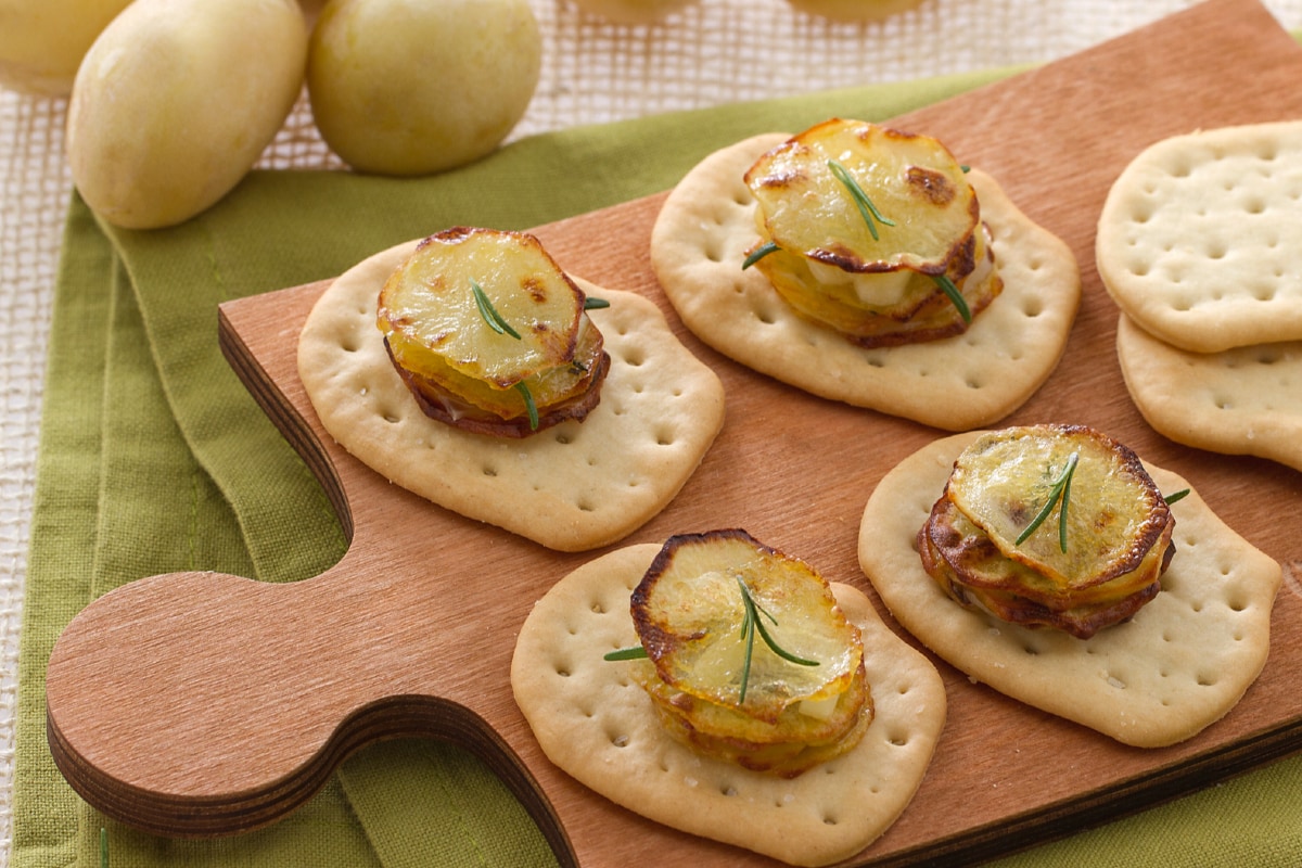 Tour de pommes de terre sur écrasé