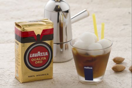 Café glacé aux glaçons d'amande