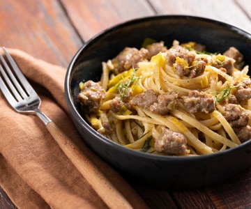 Linguine avec saucisse, poireaux et fenouil