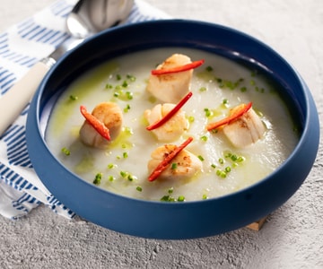 Crème de topinambour avec noix de Saint-Jacques poêlées