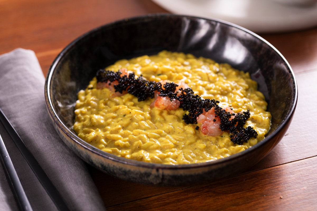 Risotto au curry avec lait de coco et tartare de crevettes