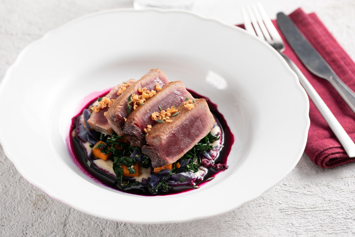 Thon poêlé avec ratatouille hivernale