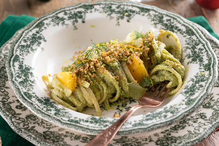 Linguine au pesto d'aneth et agrumes