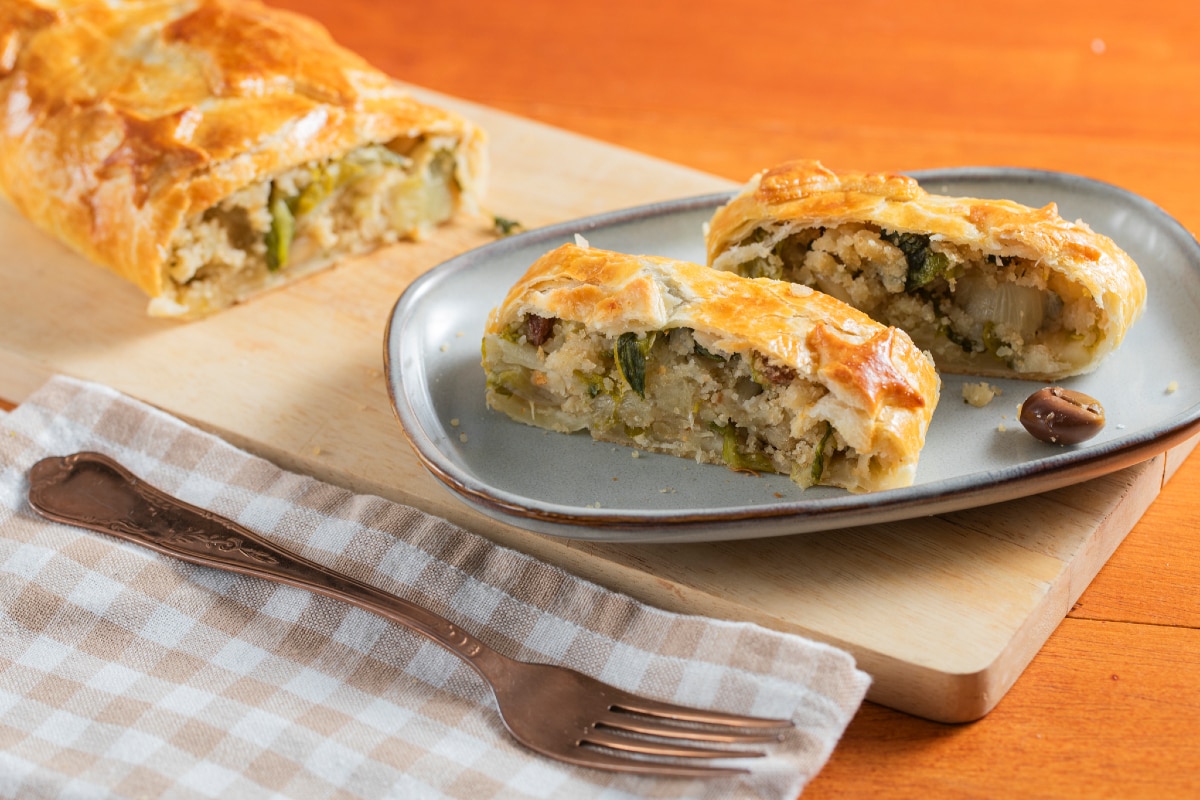Strudel de pommes de terre et scarole avec raisins secs et pignons