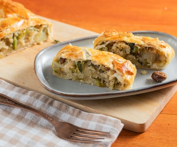 Strudel de pommes de terre et scarole avec raisins secs et pignons