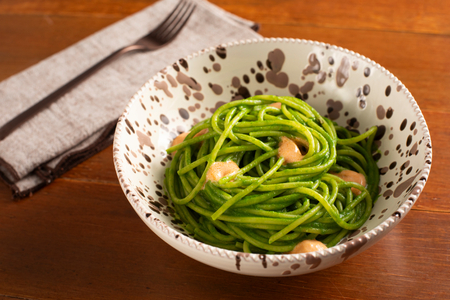 Spaghetti à la crème de pousses de brocoli, nduja et stracciatella