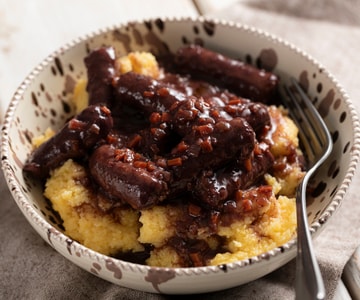 Saucisse au vin rouge avec polenta