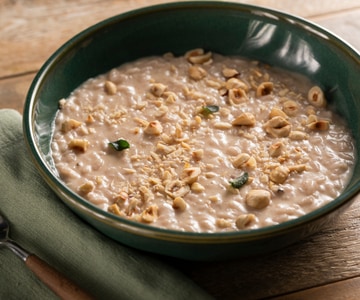 Risotto à la crème d'oignons et noisettes