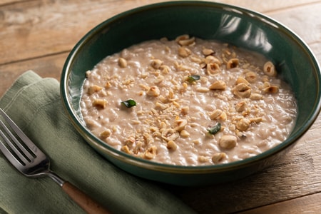 Risotto à la crème d'oignons et noisettes