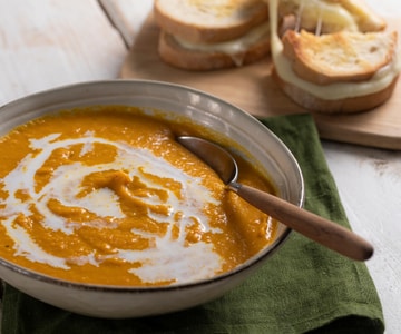 Crème de potiron au curry et lait de coco
