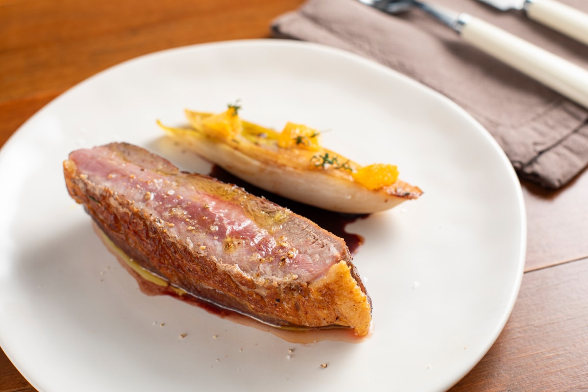 Poitrine de canard rôtie avec réduction de porto et orange