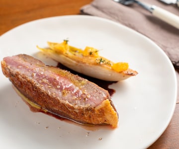 Poitrine de canard rôtie avec réduction de porto et orange