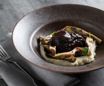 Joue de bœuf aux artichauts