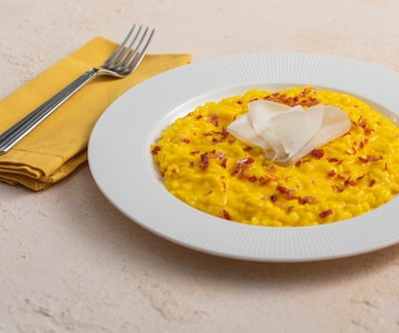 Risotto au safran avec taleggio et pancetta