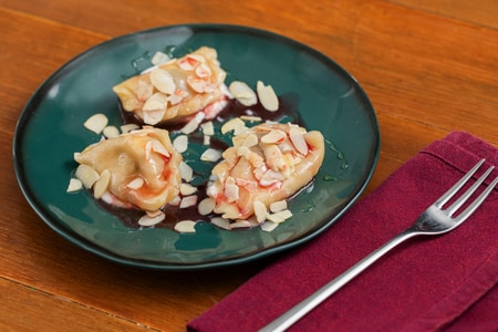 Vareniki avec des cerises