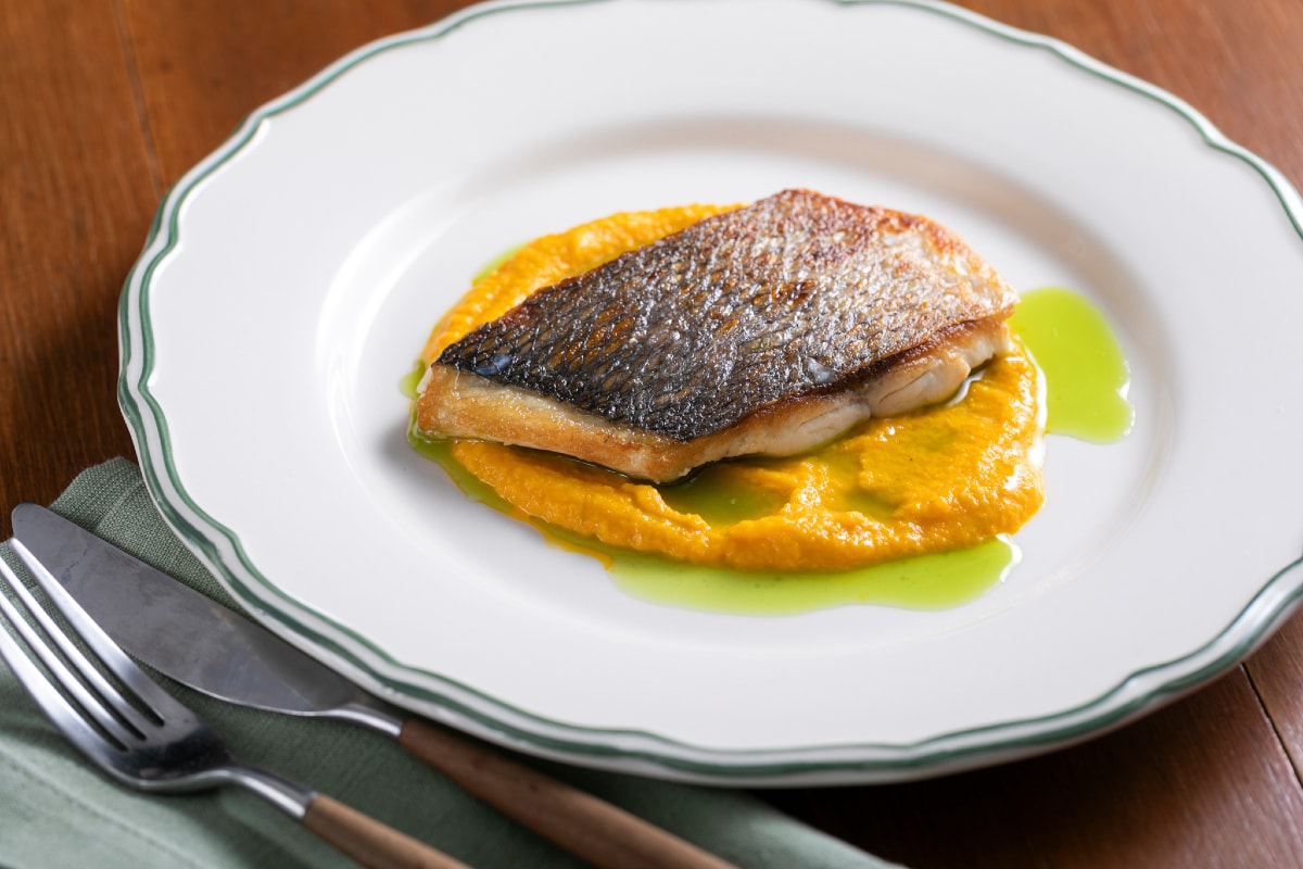 Dorade poêlée sur crème de carottes