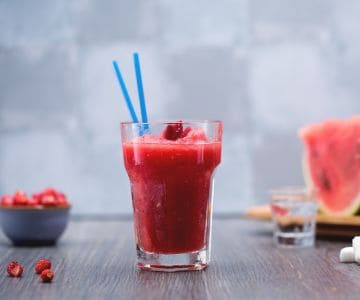 Granité de pastèque, fraises des bois et vodka