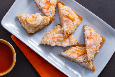 Toast de crevettes au sésame