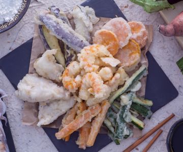 Tempura de calamars et légumes