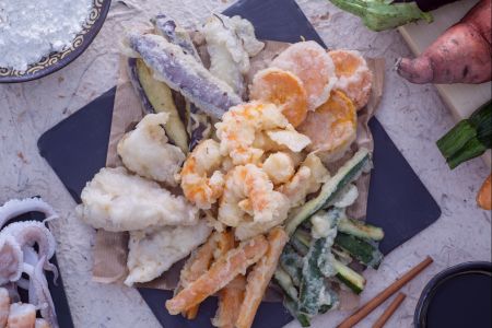 Tempura de calamars et légumes