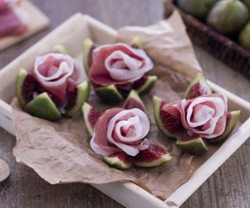 Rosaces de jambon cru sur figues