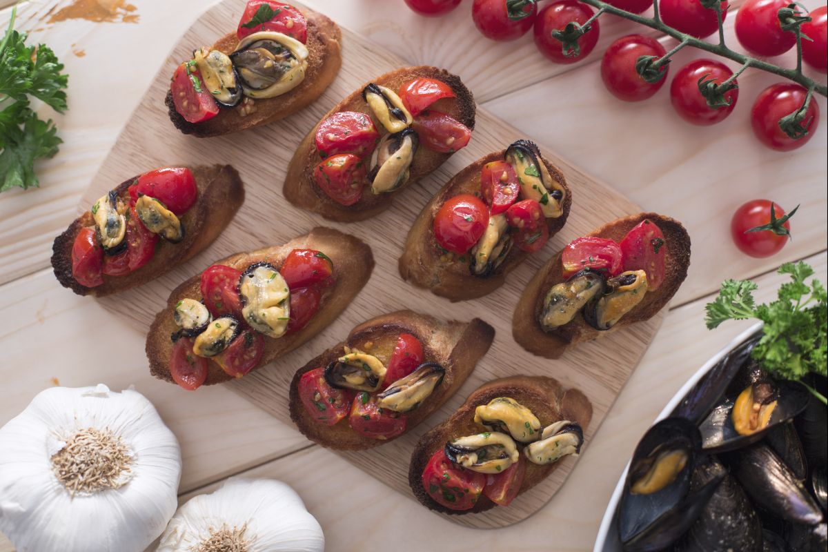Crostini de moules et tomates cerises