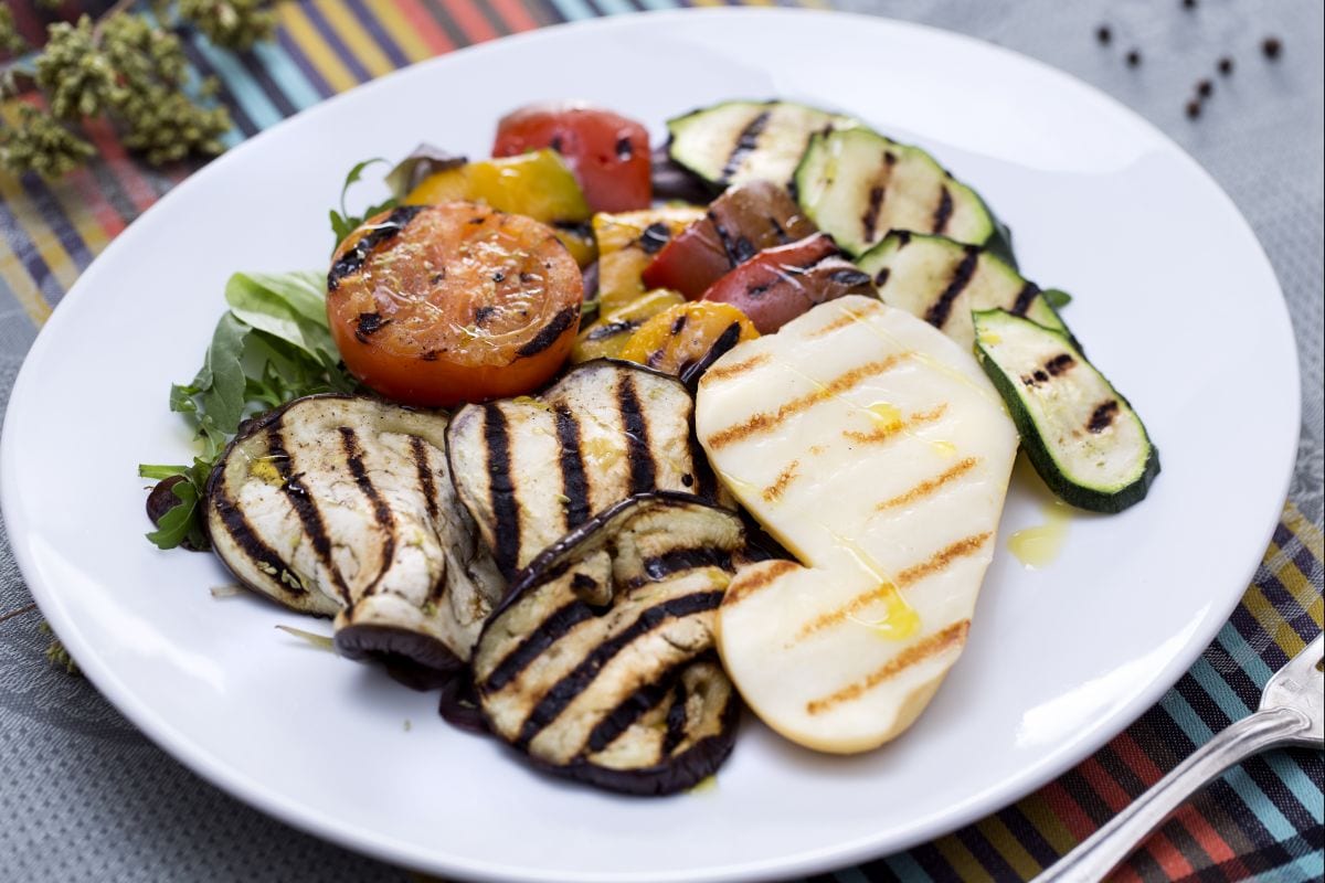 Salade avec scamorza et légumes grillés