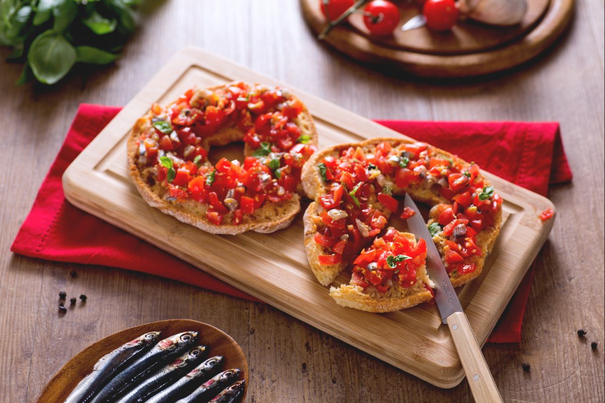 Friselle avec tomate et anchois