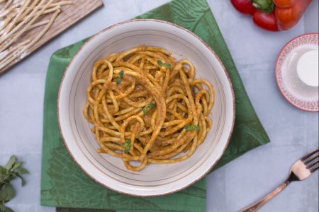 Bigoli en sauce de poivrons rouges