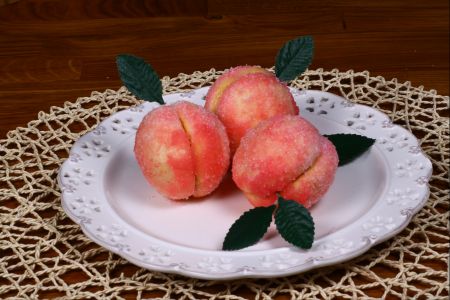 Fausses pêches à l'alchermès