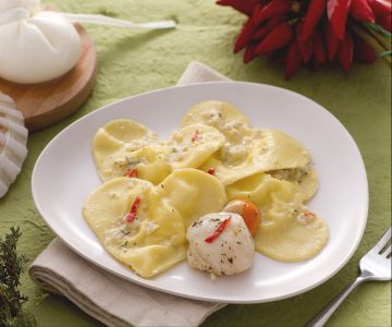 Cœurs de burrata avec crème de coquilles Saint-Jacques