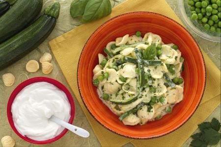 Orecchiette au yaourt avec des courgettes