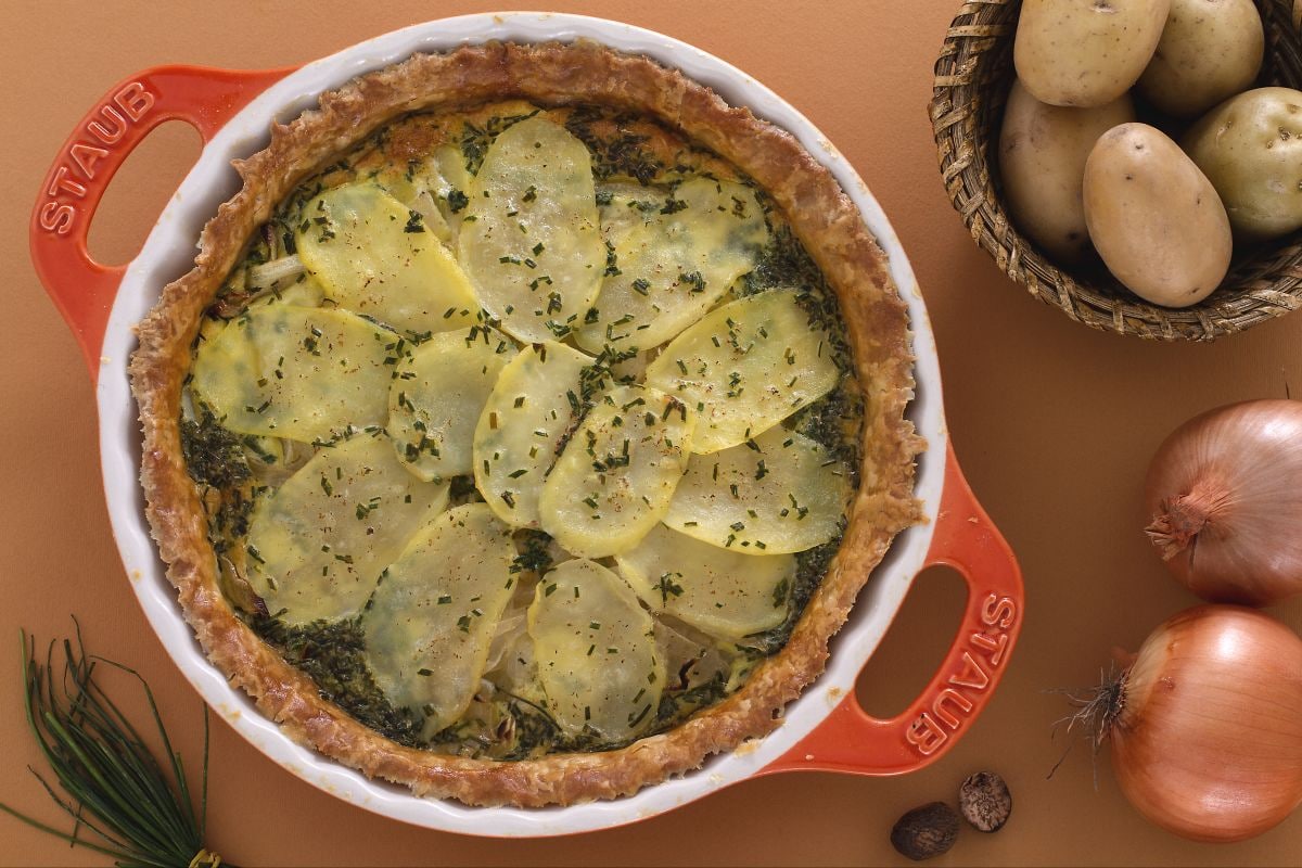 Tarte rustique de pommes de terre et oignons
