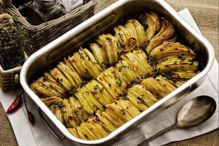 Plateau de pommes de terre rôties