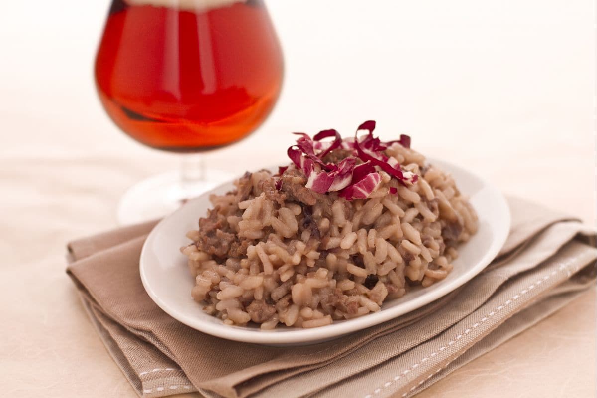Risotto à la bière avec radicchio et saucisse