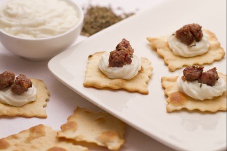 Feuilletés à la saucisse luganega croustillante et stracchino