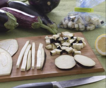 Comment nettoyer et couper l'aubergine