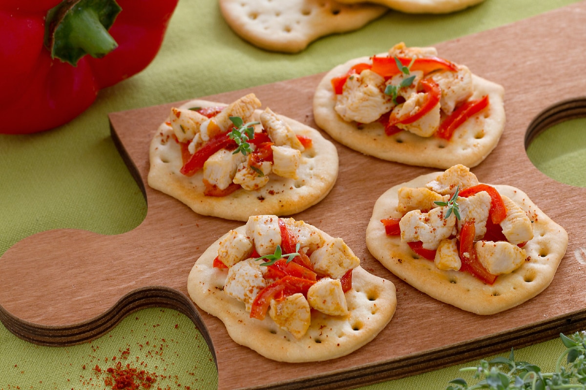 Schiacciate avec poulet à la paprika et poivrons rouges