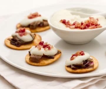 Spianatine avec crème d'asiago, radicchio et pancetta
