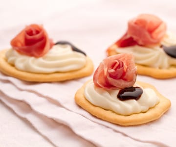 Schiacciate avec crème de squacquerone et culatello